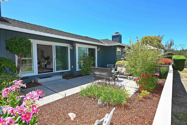 1976 Saint George Rd, Danville CA: https://media.crmls.org/mediaz/300c7e6b-f078-4a82-b1ac-9fe4488c609c.jpg