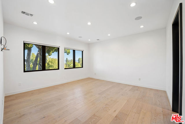19536 Wells Drive, Tarzana CA: https://media.crmls.org/mediaz/300d6b4c-4a4f-4666-b9b7-1943443c25a7.jpg