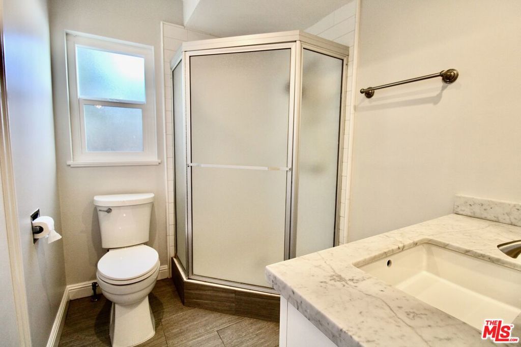 https://media.crmls.org/mediaz/300ddb8d-24bb-4e58-860e-20b4aa37277a.jpg?preset=X-Large