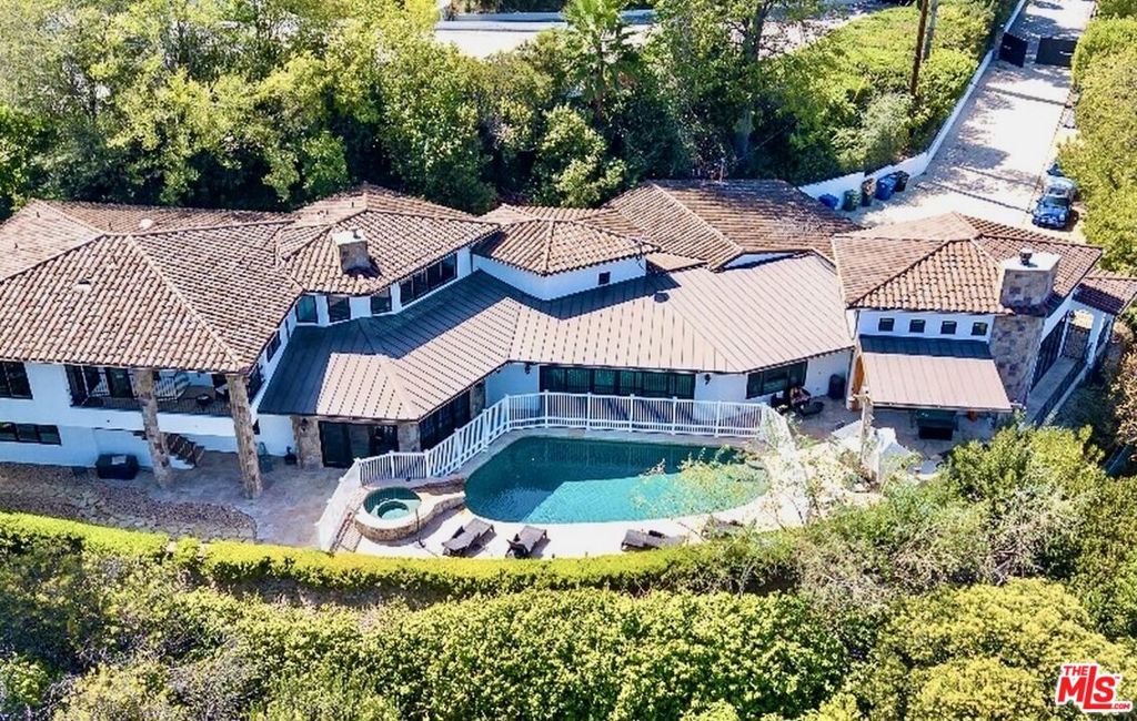 4550 Gable Drive — architectural residence