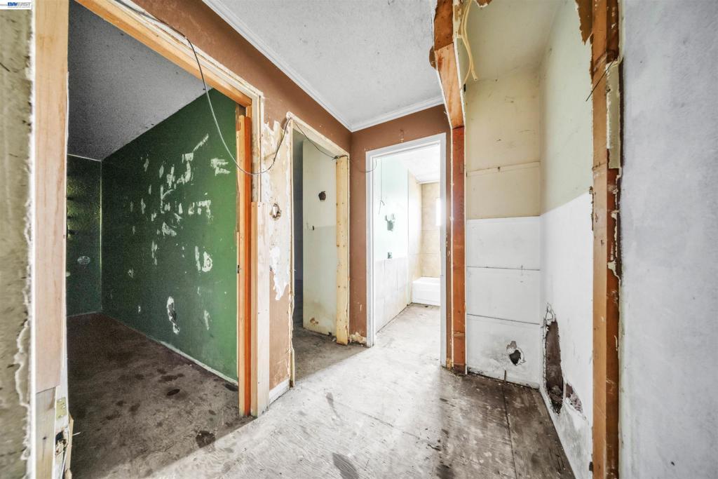 https://media.crmls.org/mediaz/300e3656-1231-4686-8036-480342234800.jpg?preset=X-Large