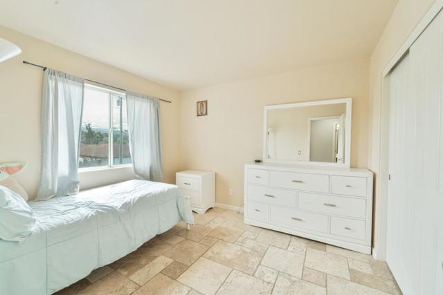 1800 W Graf Road, Hollister CA: https://media.crmls.org/mediaz/300e528a-54dc-4f9e-a4b6-2b3c7fa36176.jpg