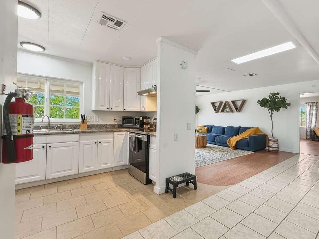 https://media.crmls.org/mediaz/300eff5b-75d6-4b04-86f5-403d52a7fb58.jpg?preset=X-Large