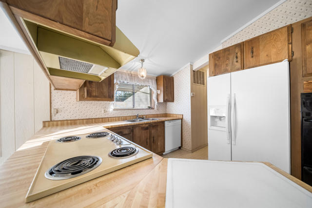 33440 Carlsbad Circle, Thousand Palms CA: https://media.crmls.org/mediaz/300f1deb-a797-4ec9-9030-fa4176a38ce1.jpg