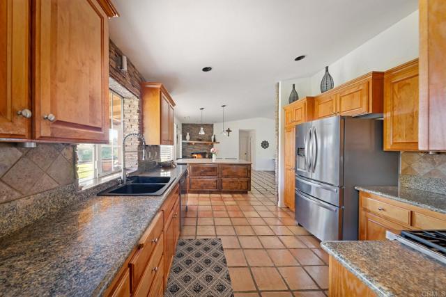 Detail Gallery Image 10 of 40 For 15420 Sierra Grande, Valley Center,  CA 92082 - 4 Beds | 3 Baths