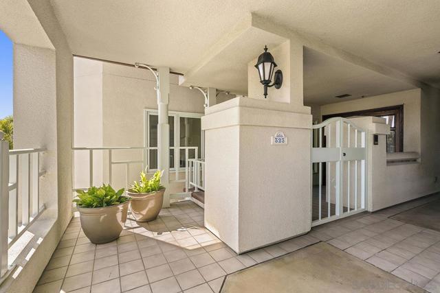 1099 1st St, Coronado CA: https://media.crmls.org/mediaz/300f6641-50f3-4294-9566-ad541ae5bc4e.jpg