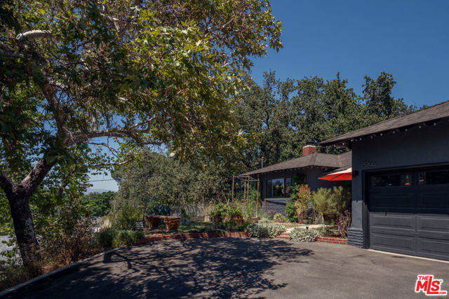 25166 Wheeler Road, Newhall CA: https://media.crmls.org/mediaz/300f789d-0025-420d-b966-f88efbdd953b.jpg
