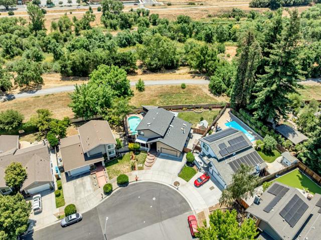 1298 Hersman Drive, Gilroy CA: https://media.crmls.org/mediaz/300f93ca-7e0b-4cad-806c-b8dc1fde095a.jpg