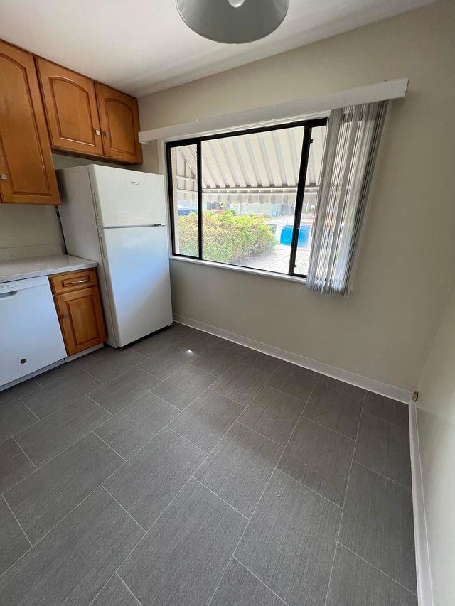 1632 Albemarle Way, Burlingame CA: https://media.crmls.org/mediaz/3010224c-ca4c-483c-8495-8d6935e7a168.jpg
