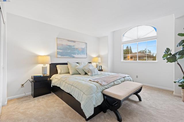 Image 33 of 60 For 66 Edgegate Ct