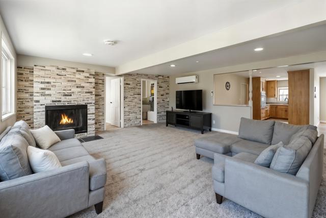 Detail Gallery Image 10 of 17 For 9352 Carlton Hill Blvd, Santee,  CA 92071 - 3 Beds | 2 Baths