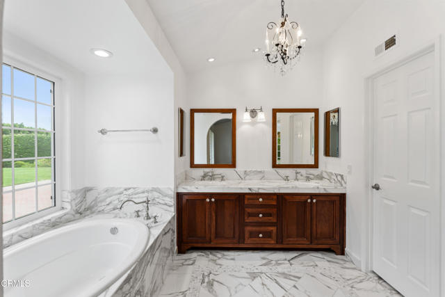 6861 Aviano Drive, Camarillo CA: https://media.crmls.org/mediaz/301082b3-271f-426a-9a48-426838e56672.jpg