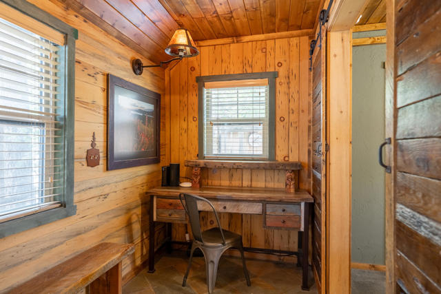 40114 Esterly Lane, Big Bear CA: https://media.crmls.org/mediaz/3010c804-77a5-476a-94b8-18cafbb3bd49.jpg