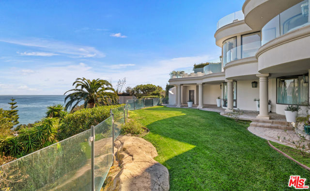 28808 Cliffside Drive, Malibu CA: https://media.crmls.org/mediaz/301180d8-4c36-410d-9b07-d53311120175.jpg