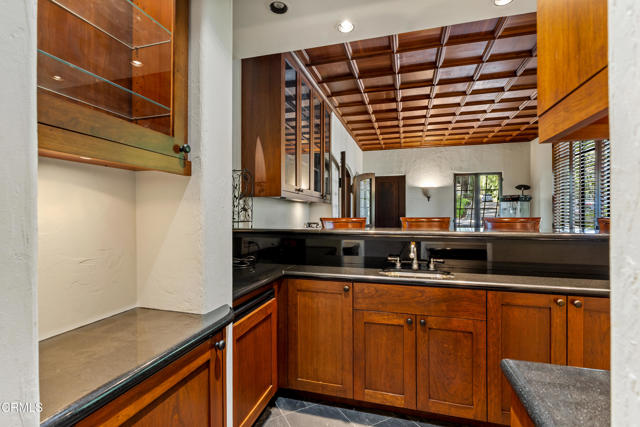 5321 Alta Canyada Road, La Canada Flintridge CA: https://media.crmls.org/mediaz/3011ac38-3c13-47ab-9577-c3041638003b.jpg