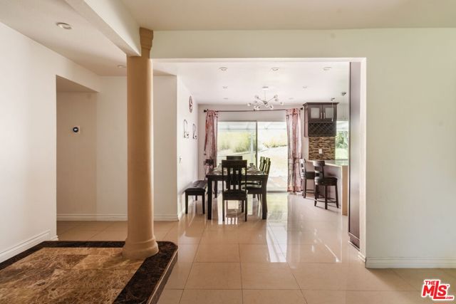 19121 Kenya Street, Porter Ranch CA: https://media.crmls.org/mediaz/30121e14-e718-4f95-8286-fda2f0983926.jpg
