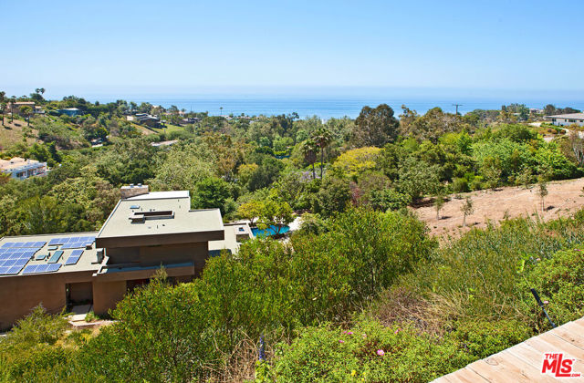 6228 Sycamore Meadows Drive, Malibu CA: https://media.crmls.org/mediaz/3012687a-d8ee-47ac-87ef-f86d3bf31de6.jpg