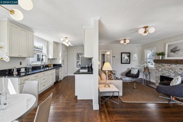 3036 Delaware St, Oakland CA: https://media.crmls.org/mediaz/30127ea8-e818-4051-b991-95283867e1bb.jpg