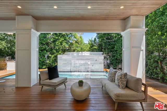 18057 Valley Vista Boulevard, Encino CA: https://media.crmls.org/mediaz/30134763-f62d-4c1f-b33a-3c7e5434a433.jpg