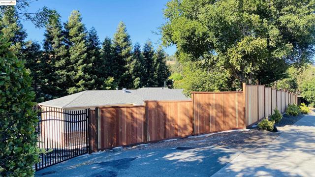 3540 Deer Hill Rd, Lafayette CA: https://media.crmls.org/mediaz/3013507c-4156-4b31-aa03-2e884c286b45.jpg