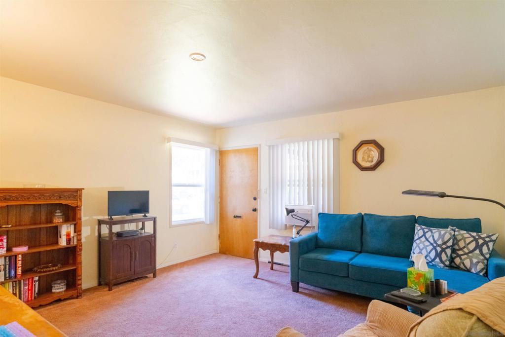 MLS #250032032SD img 11