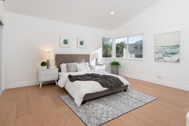 498 Via Royal, Walnut Creek CA: https://media.crmls.org/mediaz/3013c050-c7b5-490e-914a-c1c2042005d5.jpg