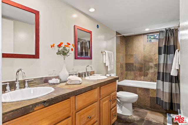 2329 Manning Avenue, Los Angeles CA: https://media.crmls.org/mediaz/3013f73a-7123-44c8-8392-c6e1cae27ffb.jpg