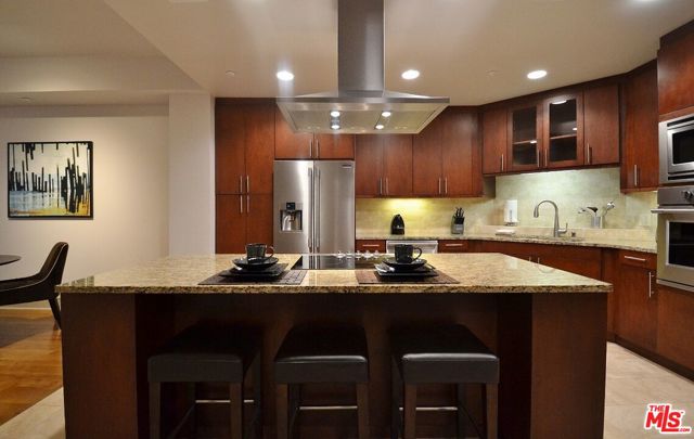 10700 Wilshire Boulevard, Los Angeles CA: https://media.crmls.org/mediaz/30143964-4062-404e-bc18-34198c75803a.jpg