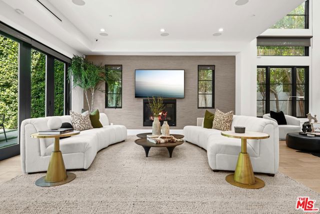 741 N Vista Street, Los Angeles CA: https://media.crmls.org/mediaz/30145879-c3ee-4ec9-b227-1080cdcaf52f.jpg