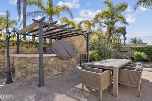 2012 Keltic Lodge Drive, Oxnard CA: https://media.crmls.org/mediaz/3014698e-20c0-467e-9f8c-2f04e07cceb6.jpg