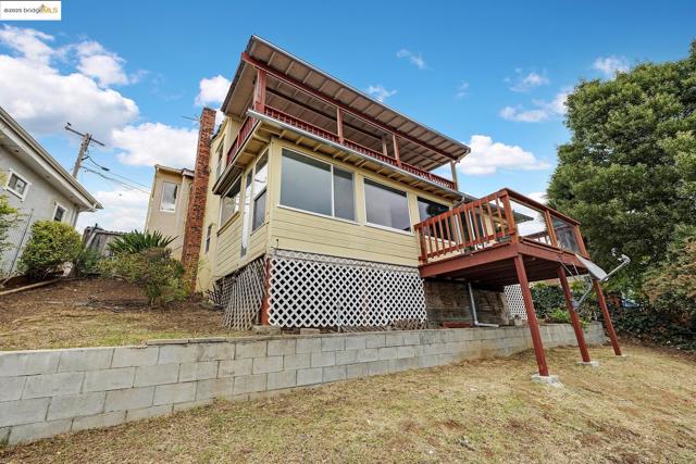 6933 Simson Street, Oakland CA: https://media.crmls.org/mediaz/3014c757-ee0d-4d63-b375-903c01014876.jpg