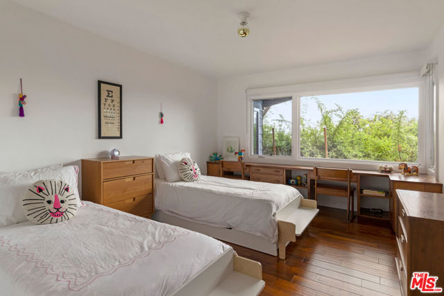 2235 Villa Heights Road, Pasadena CA: https://media.crmls.org/mediaz/30158ad9-2e5d-41c6-891f-425bfa28fc7b.jpg