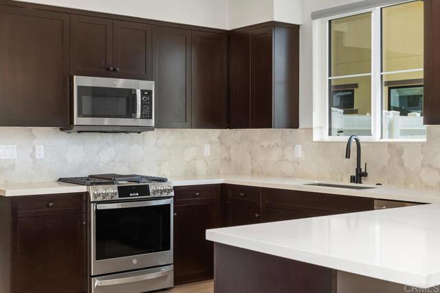 1211 Stonemark Place, Vista CA: https://media.crmls.org/mediaz/3015c375-6266-4d05-bd35-1db24a3fdab2.jpg