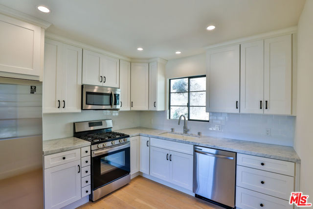 22227 PACIFIC COAST Highway, Malibu CA: https://media.crmls.org/mediaz/3015d70a-e790-467a-b707-c3375618dfd3.jpg