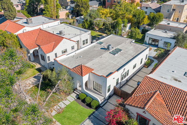 1280 S Sycamore Avenue, Los Angeles CA: https://media.crmls.org/mediaz/30163168-d365-4769-b982-3559852e6cd0.jpg