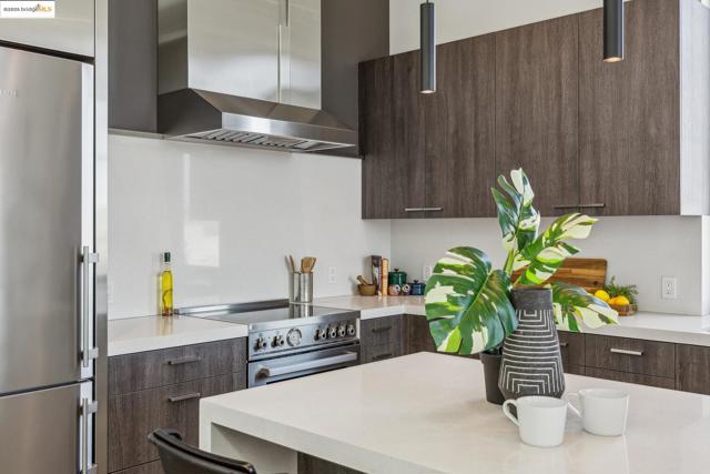 809 Folger Ave, Berkeley CA: https://media.crmls.org/mediaz/30168235-7165-4fe2-b686-e8f66968d992.jpg