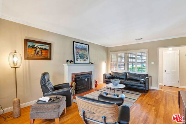 10257 Camarillo Street photo 7