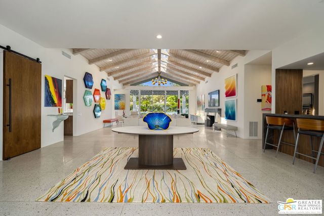 30 Mayfair Drive, Rancho Mirage CA: https://media.crmls.org/mediaz/3016daa5-4a21-4b0d-b4d1-e63e7e78ff3e.jpg