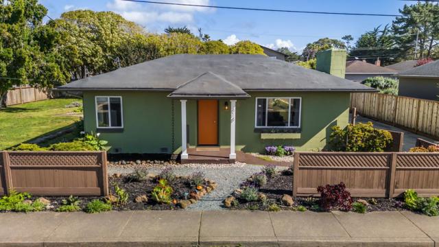 414 Vermont Avenue, Moss Beach CA: https://media.crmls.org/mediaz/3016f825-a770-47a9-ac51-8255c6e61bca.jpg