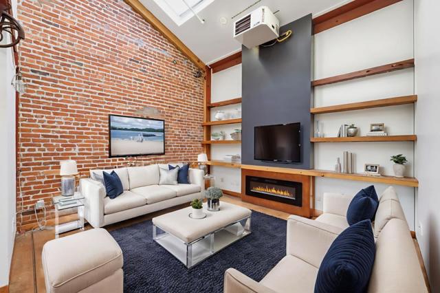 1501 37th Avenue, Oakland CA: https://media.crmls.org/mediaz/30170645-3b91-45c3-9f2c-ccb1ff3f8585.jpg