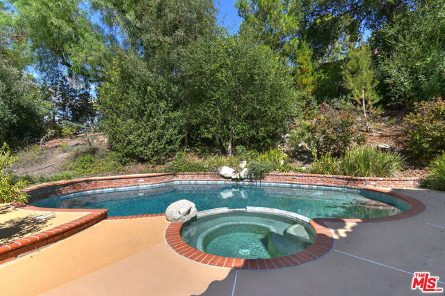 4734 Louise Avenue photo 68