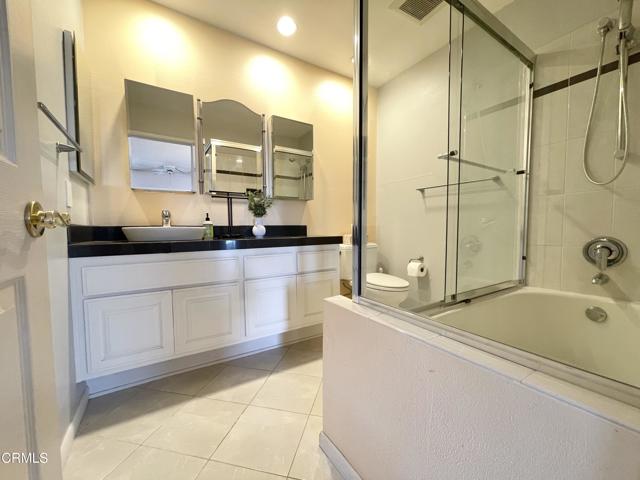 4806 Elderberry Avenue, Moorpark CA: https://media.crmls.org/mediaz/301781e7-b057-4b6b-b1bb-892177cf794d.jpg