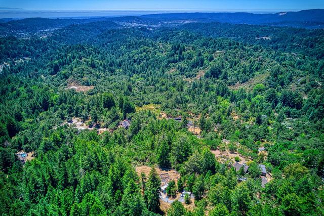 1374 Weston Ridge Road, Scotts Valley CA: https://media.crmls.org/mediaz/30178989-88d2-4bb7-813e-10b9bf52a91c.jpg