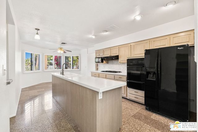 Image 19 of 47 For 71751 Magnesia Falls Drive