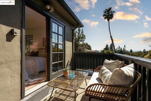 4191 Fruitvale, Oakland CA: https://media.crmls.org/mediaz/30182652-45ad-4a4c-8914-48ab355c2585.jpg