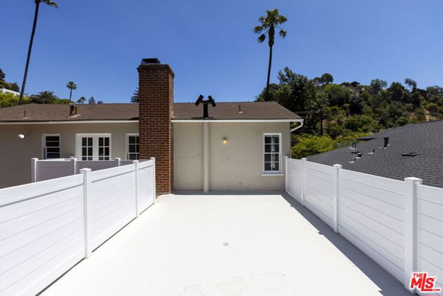 2547 Canyon Drive, Los Angeles CA: https://media.crmls.org/mediaz/30188731-6350-48dc-9d64-68729b5d5732.jpg