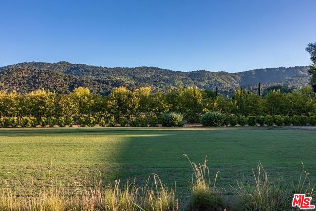 10999 Ojai Santa Paula Road, Ojai CA: https://media.crmls.org/mediaz/3018b64a-0d89-4841-83be-ec3a94681c5a.jpg