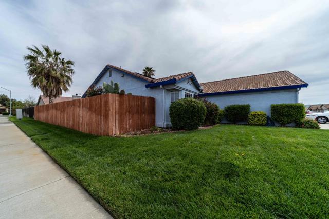 13714 Deleon Avenue, Gustine CA: https://media.crmls.org/mediaz/3019590f-ef01-415f-97ce-ceaecf5081c2.jpg