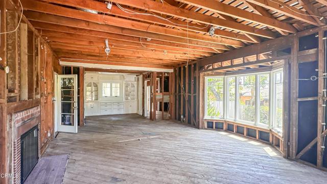 2560 Allen Avenue, Altadena CA: https://media.crmls.org/mediaz/301a00fa-cb99-4cf3-874a-f0ccd4a673ec.jpg