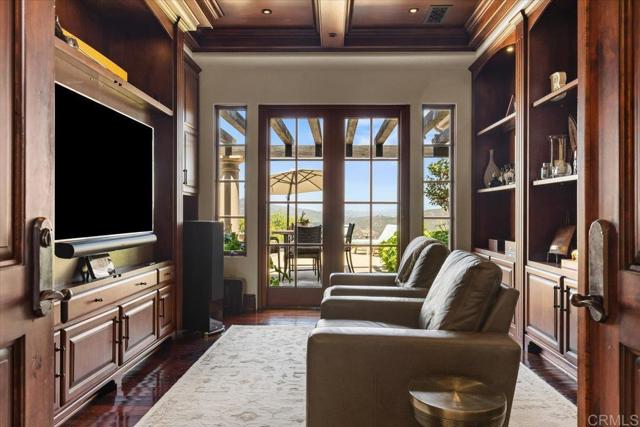 18320 VIA AMBIENTE, Rancho Santa Fe CA: https://media.crmls.org/mediaz/301a42cb-ee93-4117-8bf6-f766dd84b891.jpg